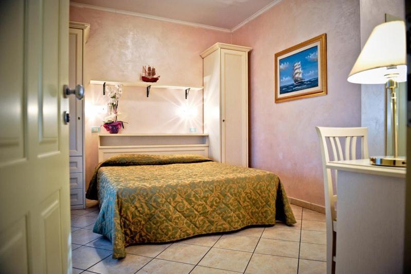 Hotel Residence Veliero Riccione Habitación foto