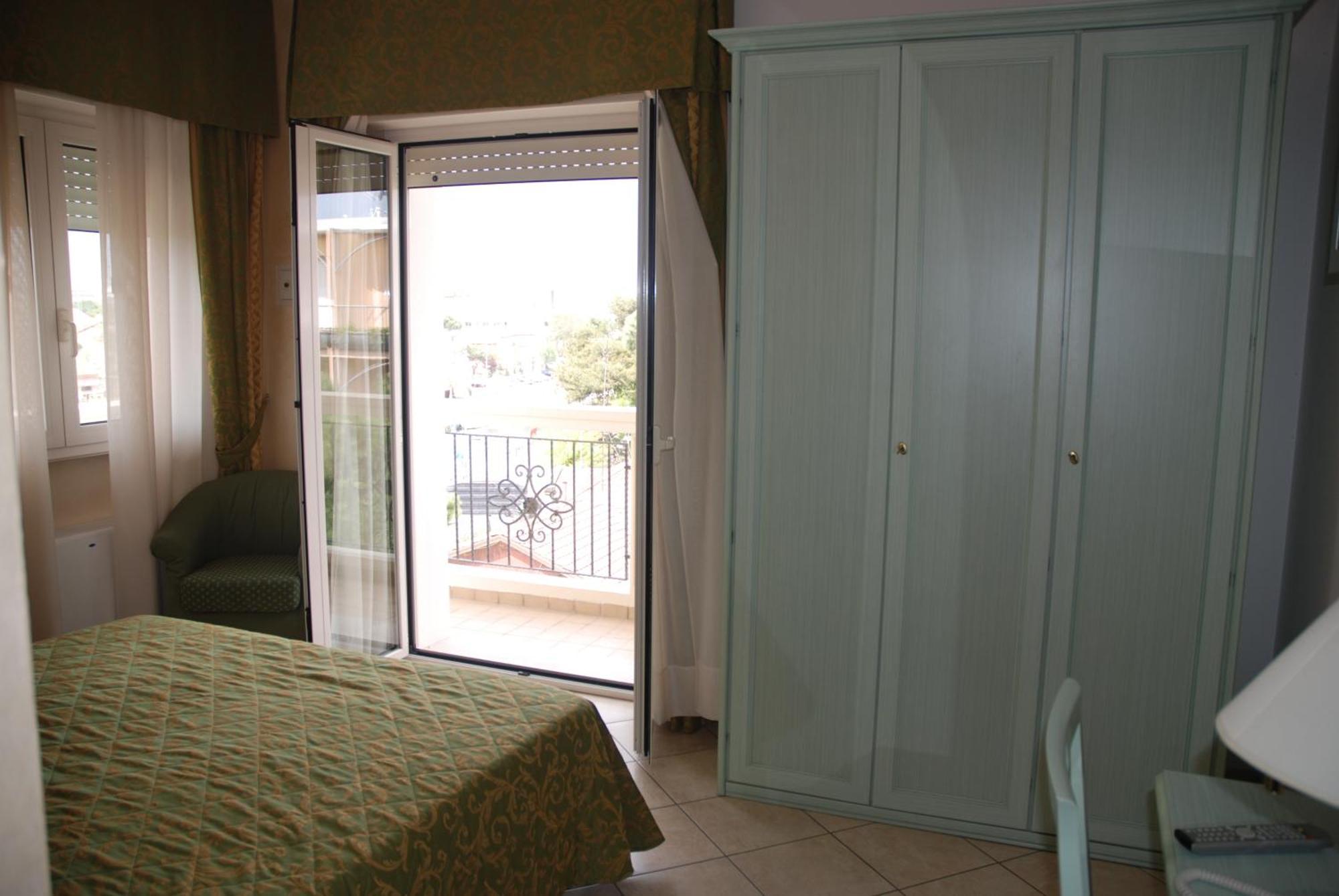 Hotel Residence Veliero Riccione Exterior foto